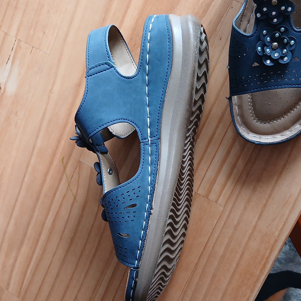 Sandals - Picture 2 of 4